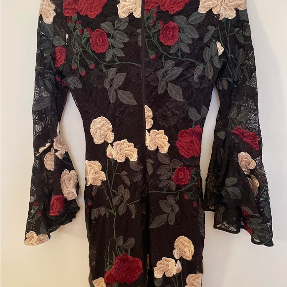 Laundry by Shelli Segal Bell Sleeve Bodycon Dress - Picture 10 of 11